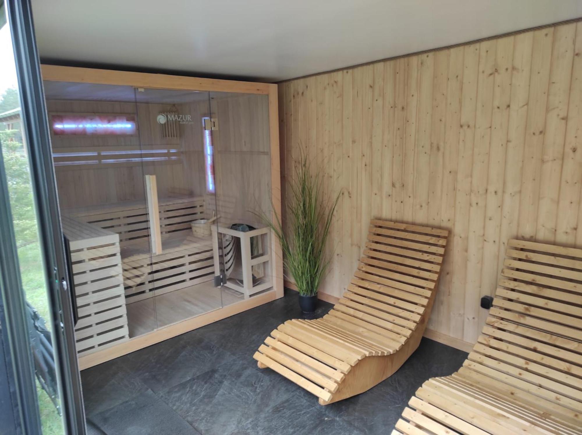 Letniskowe Lesne Nad Jeziorem Wdzydzkim Basen Sauna Balia Holiday home Borsk